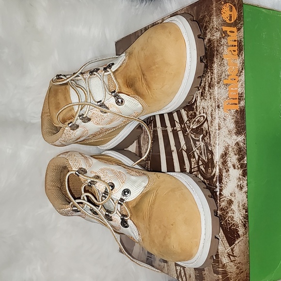 Timberlanb Boots Boys 5.5 Women 7.5 - Picture 2 of 5